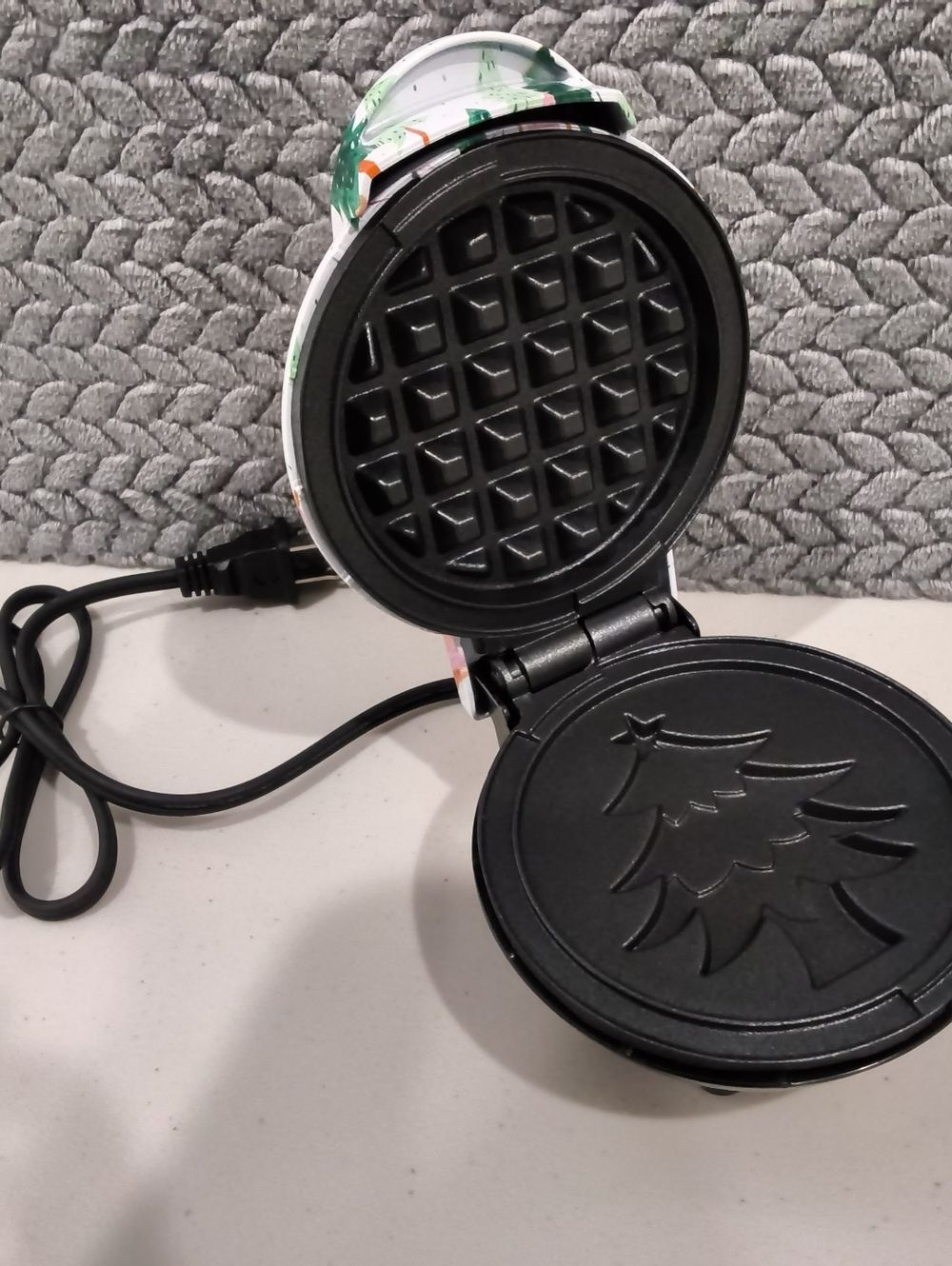 DASH Green & Pink Holiday Tree Pattern mini griddle - Picture 2 of 3